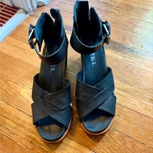 Sorel Black Crisscross Sandals